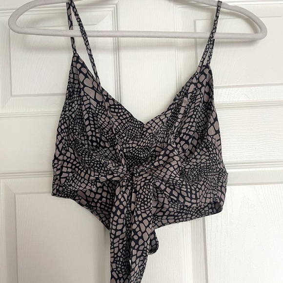 Forever 21 Cropped Tank Top - Picture 2 of 2